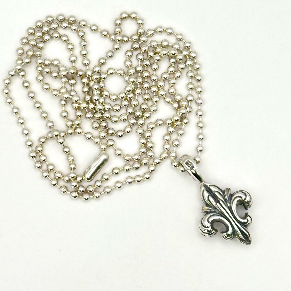 Lagos Silver Fleur de Lis Pendant Necklace - Picture 2 of 9